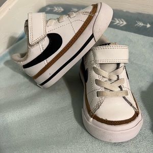 3C Nike Court Legacy’s